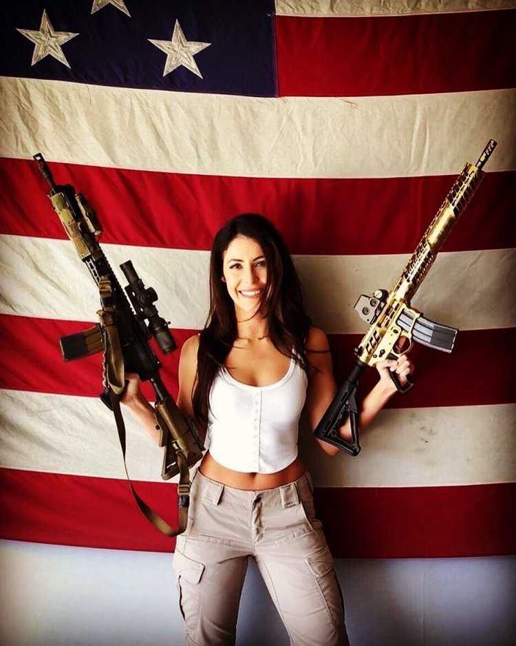 Американские девушки с оружием