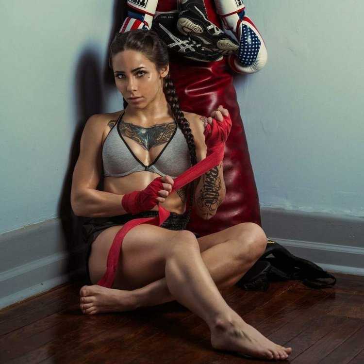 Дженни Савидж боец