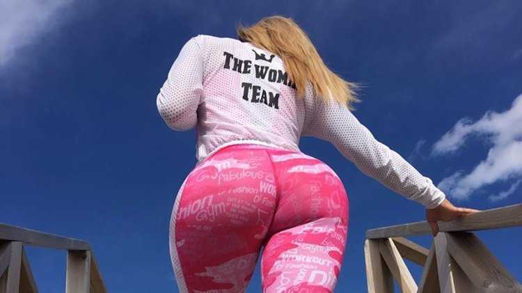 Девушки с большими ягодицами