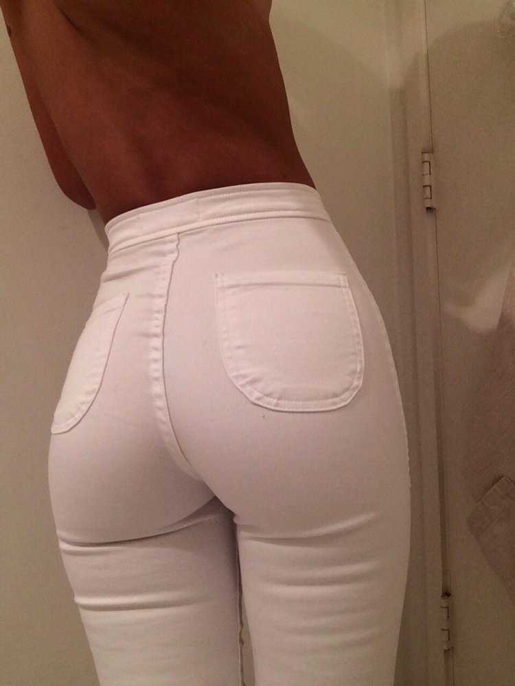 Neiva Mara в джинсах