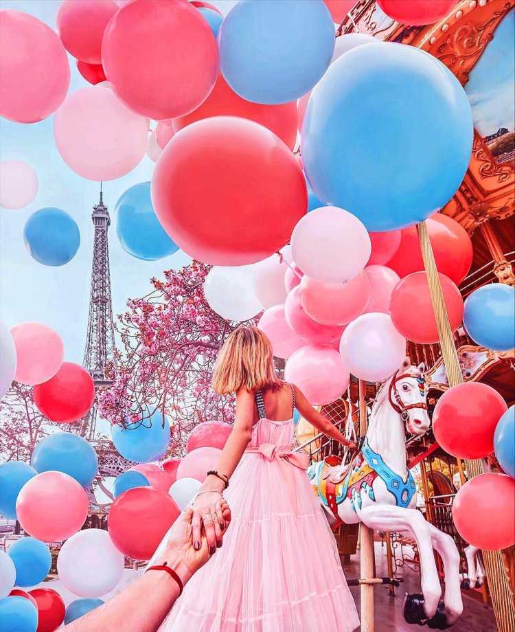 Брюнетка девушка с воздушными шарами78