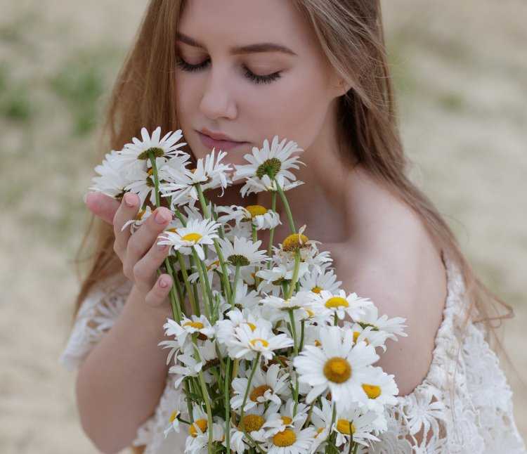 Девочка в ромашках