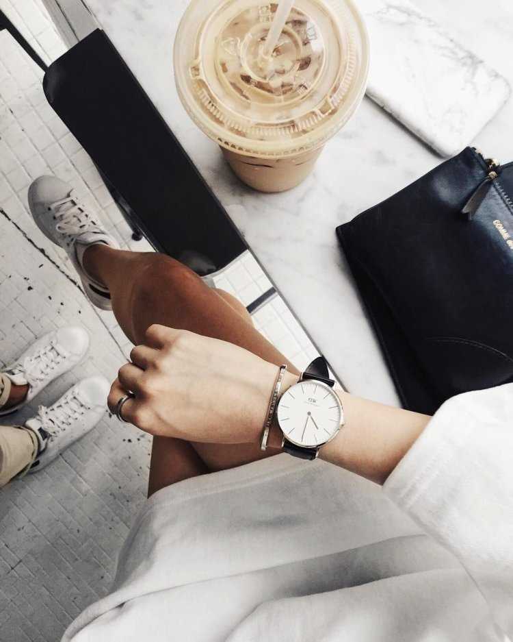 Страстная фотосессия с волнующими часами