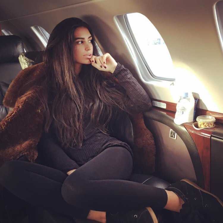 Богатая красавица сногсшибательного облика