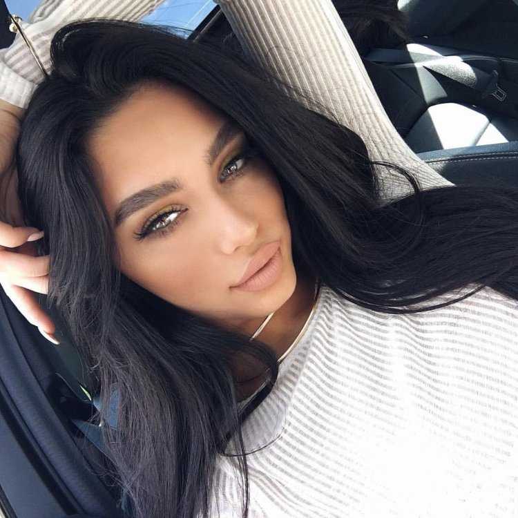 Обольстительная Janice Joostema взглядывает на вас