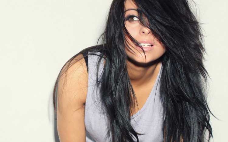 Красивые девушки с черными волосами