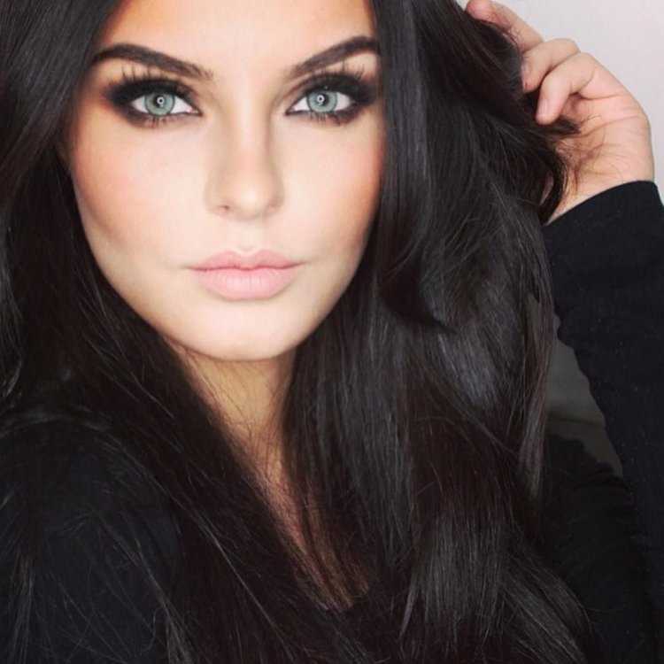 Красивые брюнетки с зелеными глазами