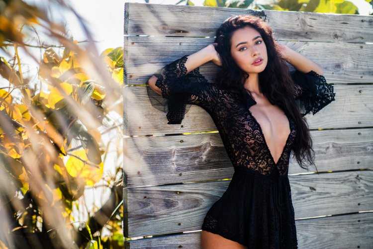 Модель Amanda Crenshaw