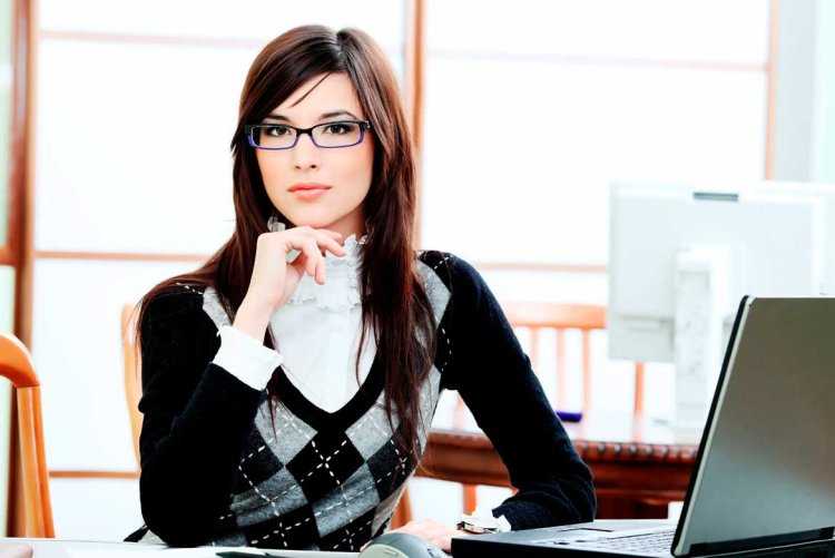 Женщина в офисе