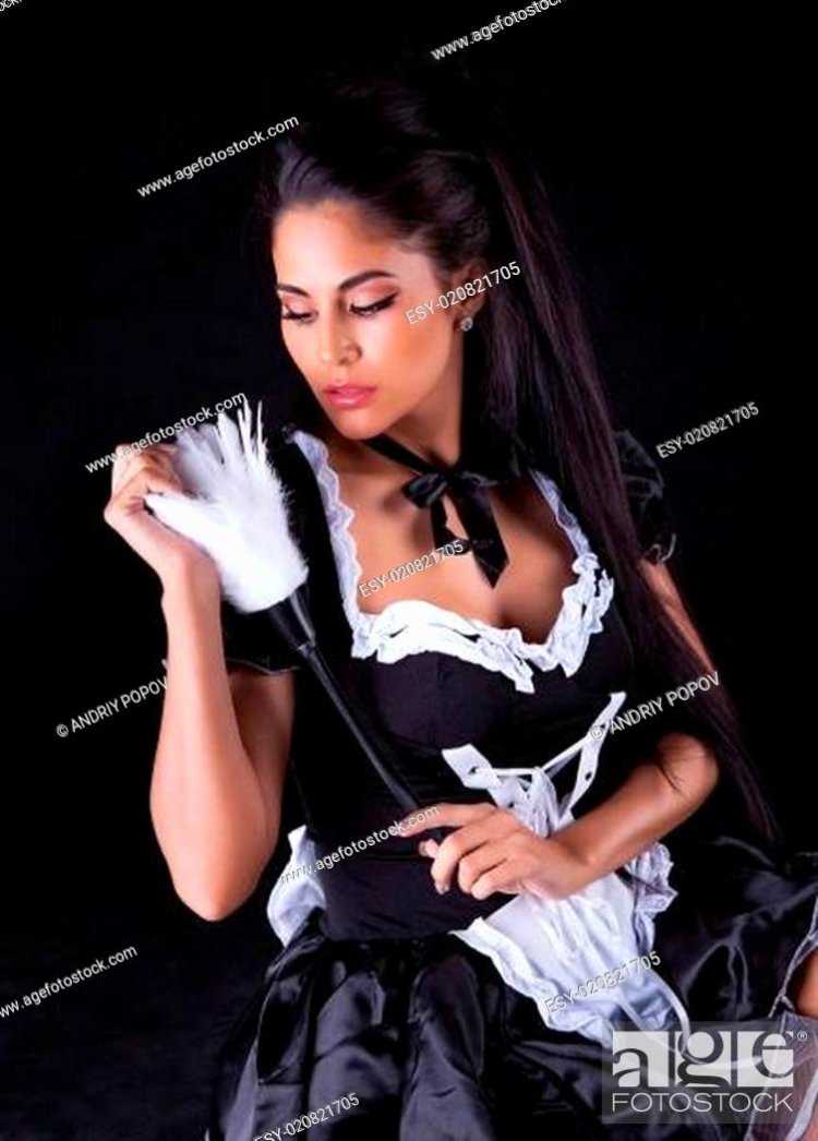 Домработница брюнетка