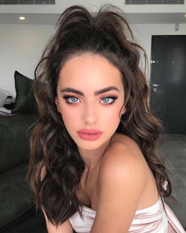 Модель из Израиля Яэль Шелбия