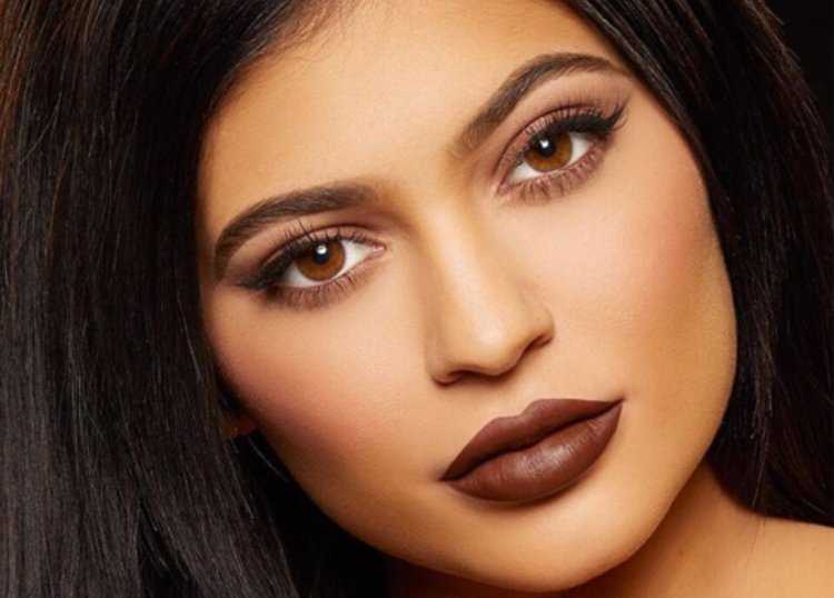 Кайли Дженнер цвет глаз