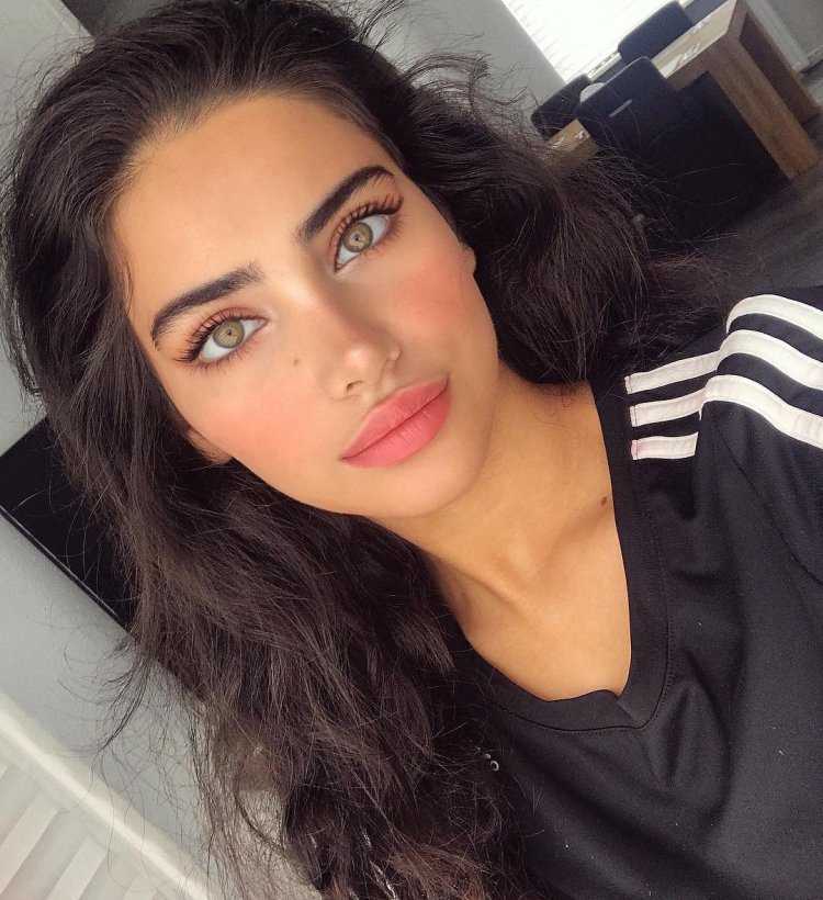 Негин Галавант 17-летняя иранка