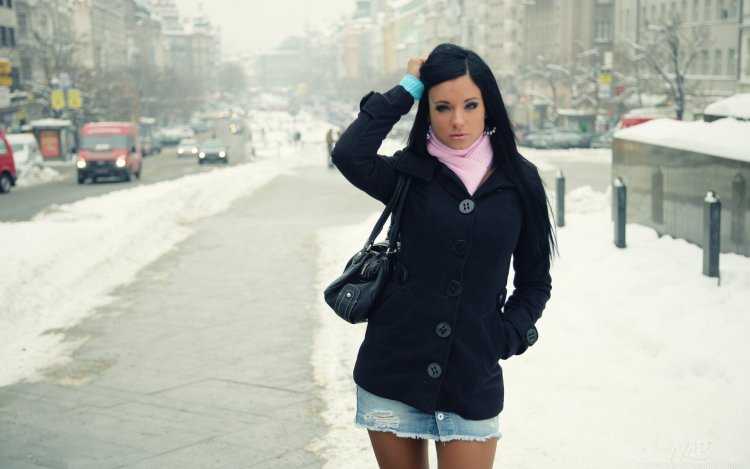 Эшли булгари на улице города