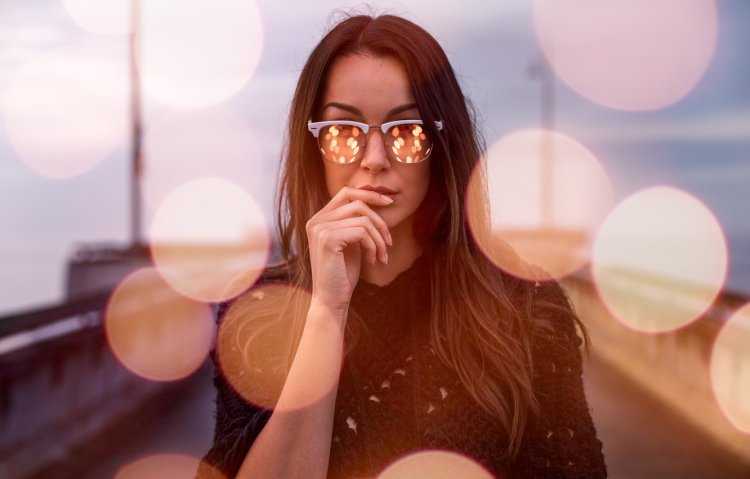 Красивые девушки в очках