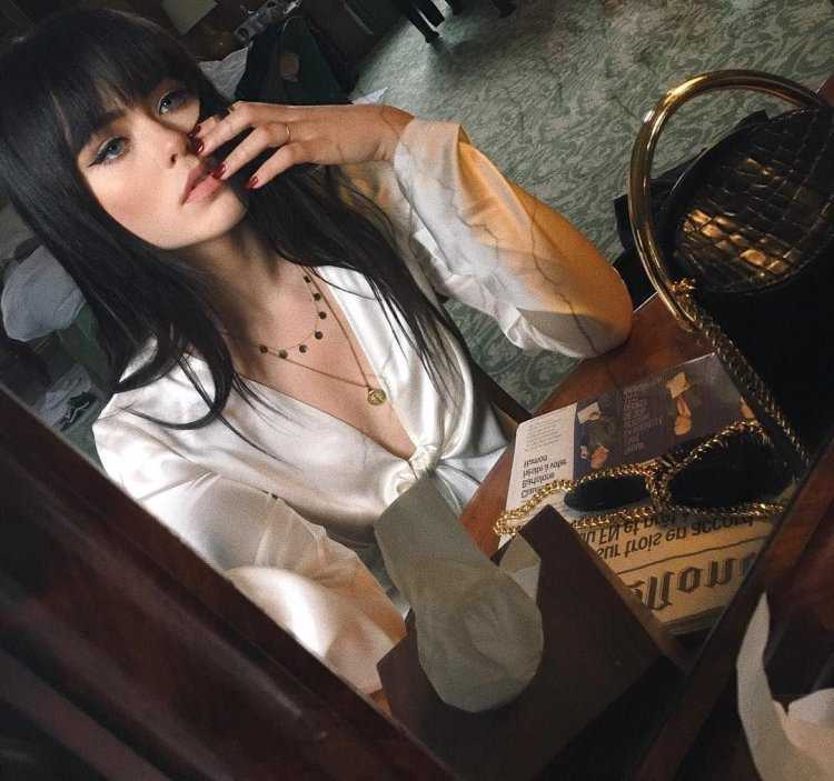 Кристина Базан с челкой