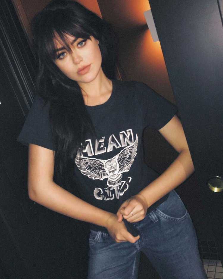 Кристина Базан брюнетка