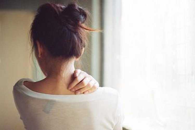 Брюнетки с хвостами на голове54