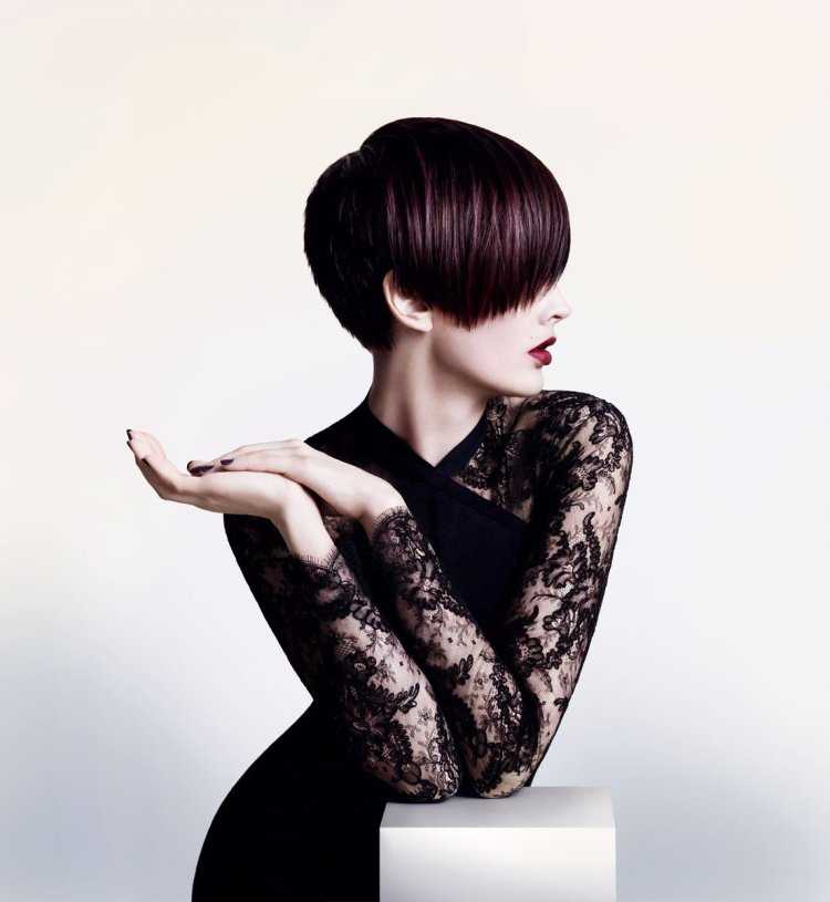 Стильные брюнетки с короткими стрижками со спины