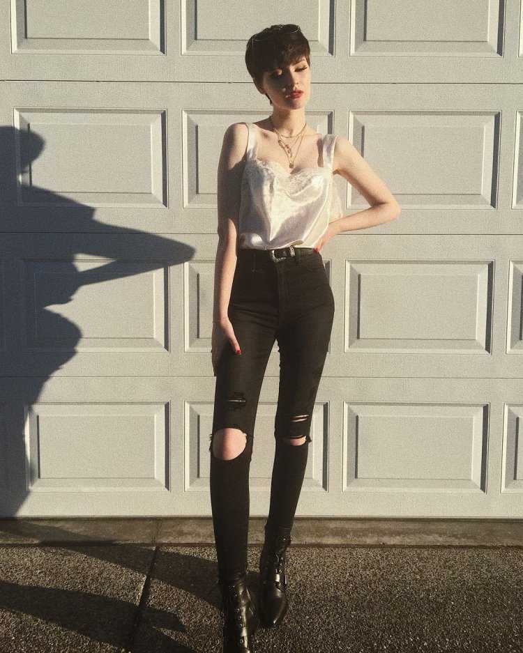 Худые девушки с короткими волосами