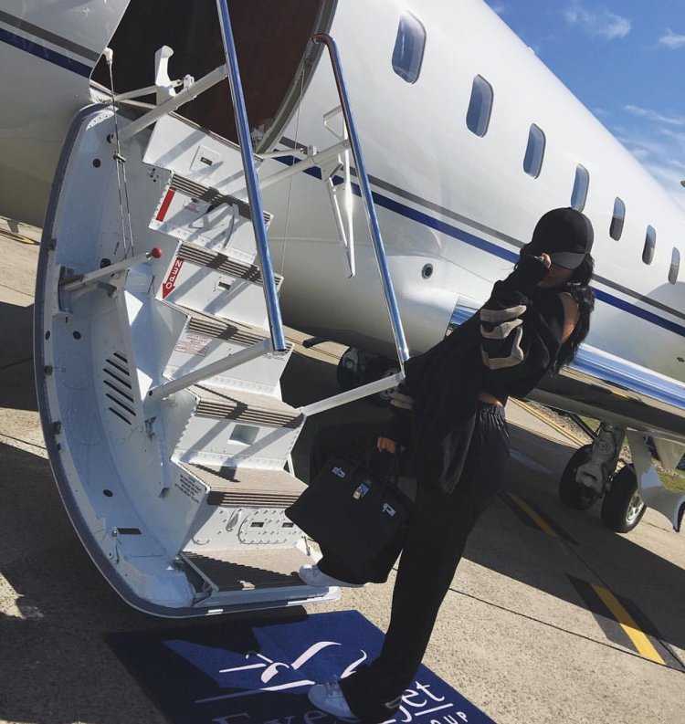 Частный самолет Кайли Дженнер