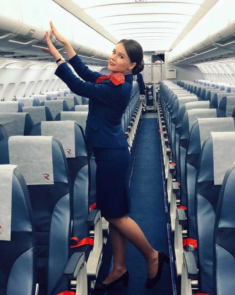 Стюардесса Яна Кравченко