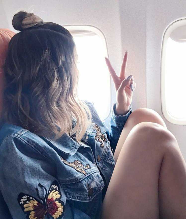 Девочка в самолете