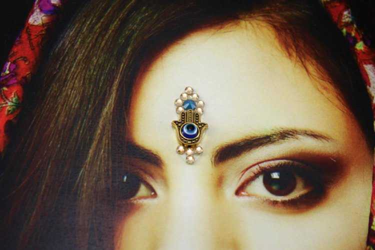 Бинди белая