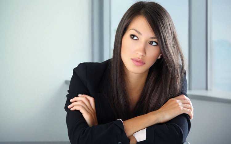 Красивая деловая девушка