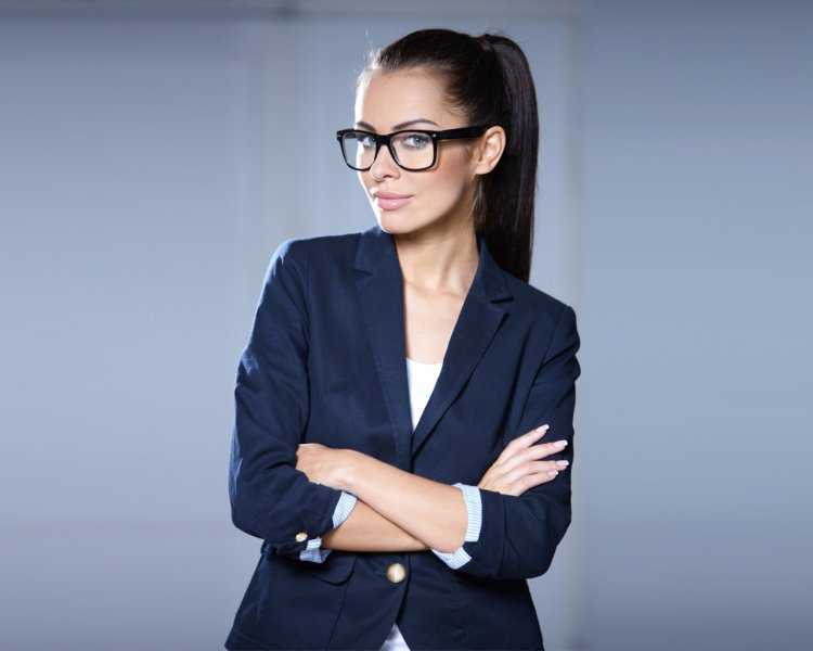 Деловая брюнетка20