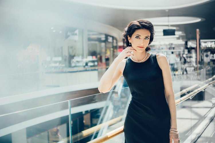 Красивая успешная женщина