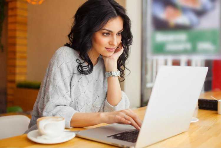 Девушка в интернете