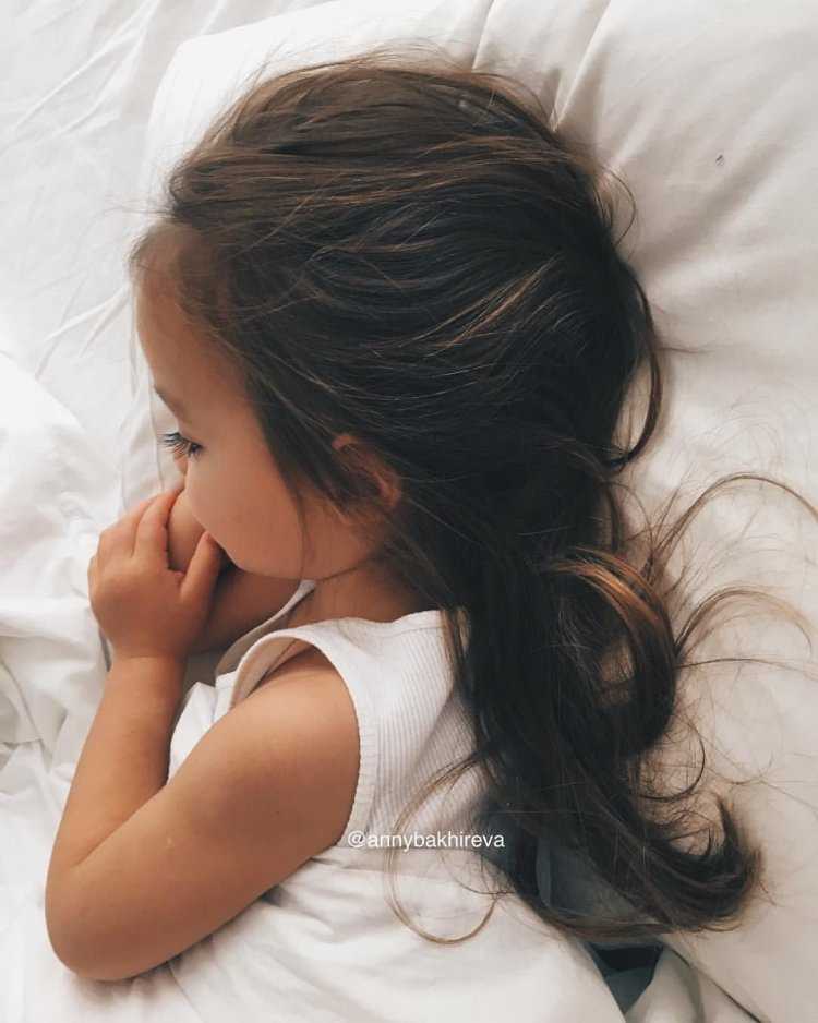 Малыши девочки брюнетки