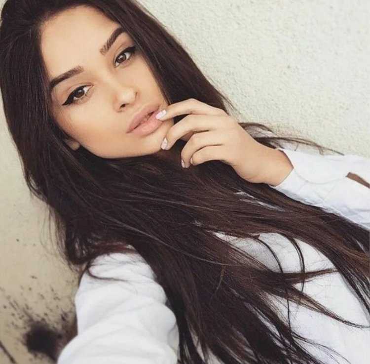 Алина Максай