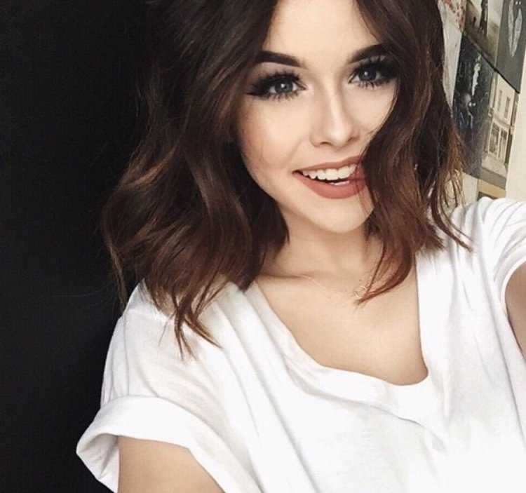 Акация Бринли Кларк улыбка