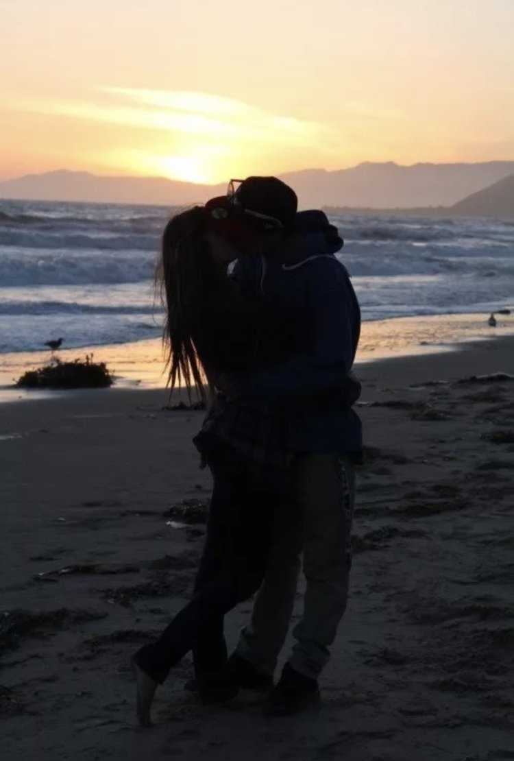 Влюбленные пары со спины