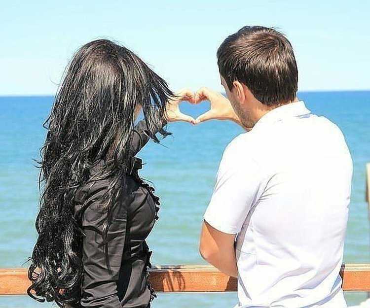 Брюнет и брюнетка