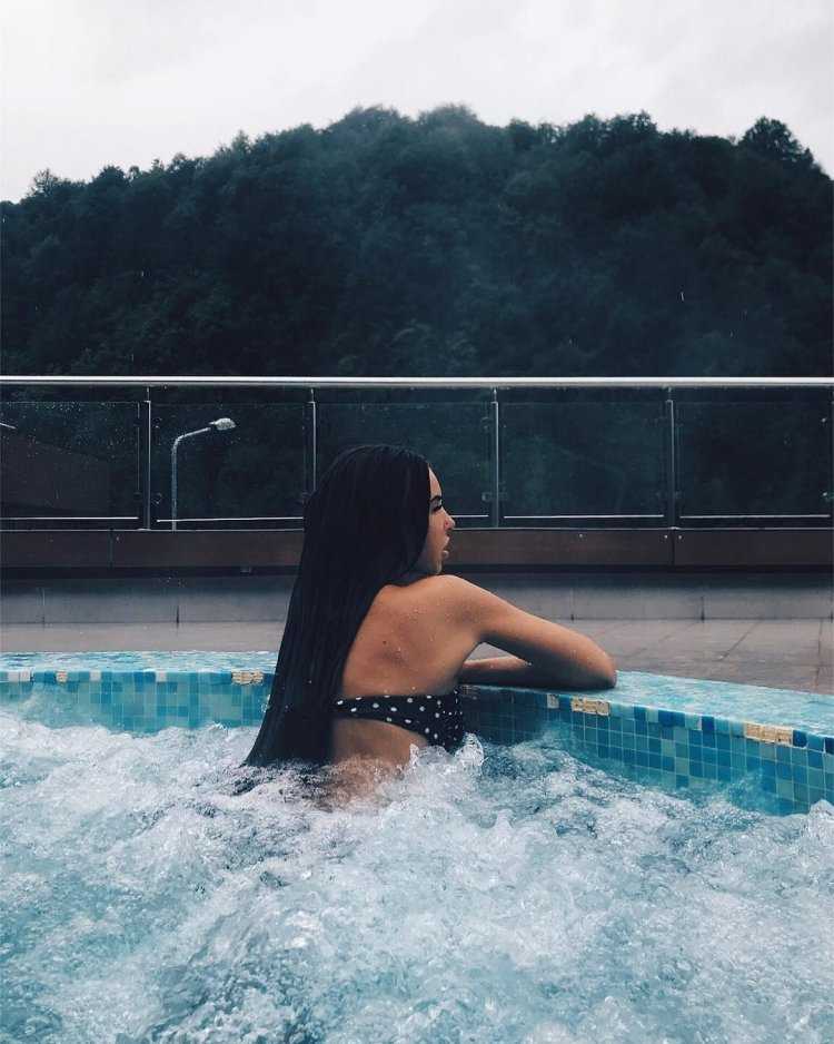 Бассейн Сочи девушка