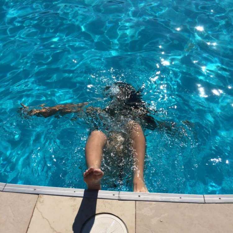 В бассейне без лица