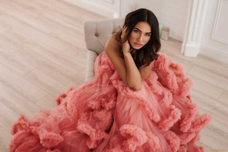 Девушка в платье Мария