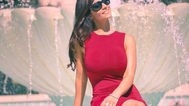 Дениз милани в очках