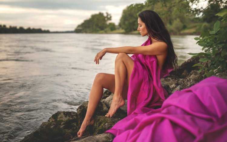 Анна Щербакова босиком