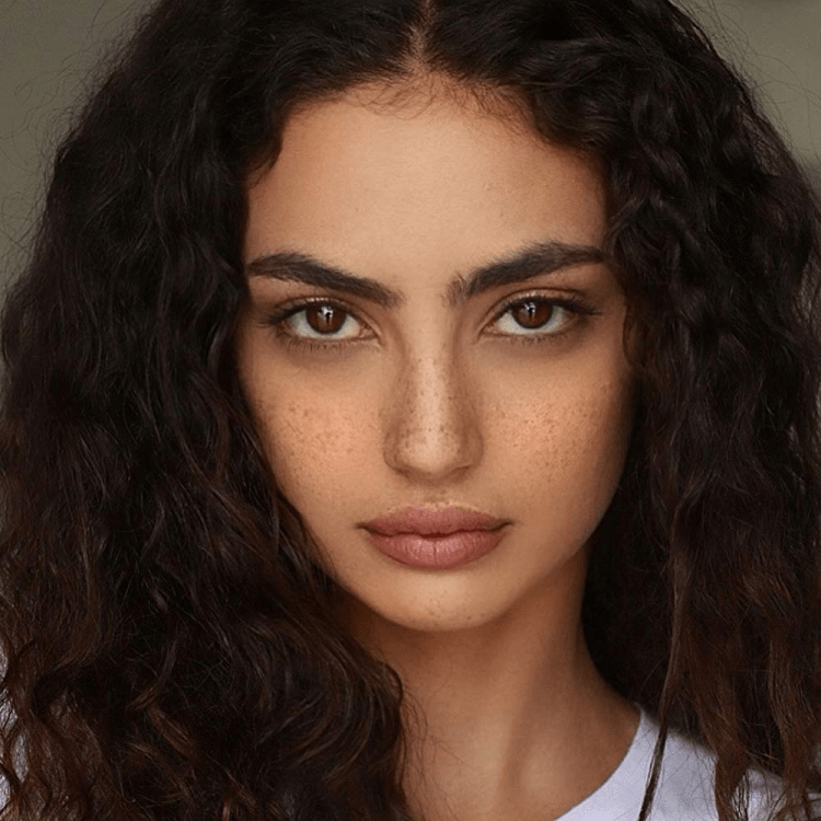 Актриса медальон Рахими