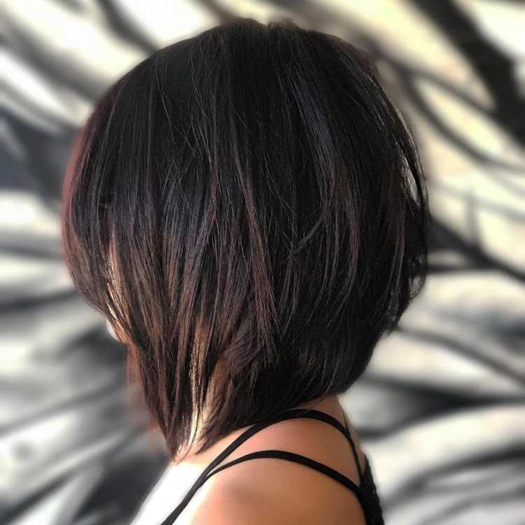 Градуированный Боб на черные волосы