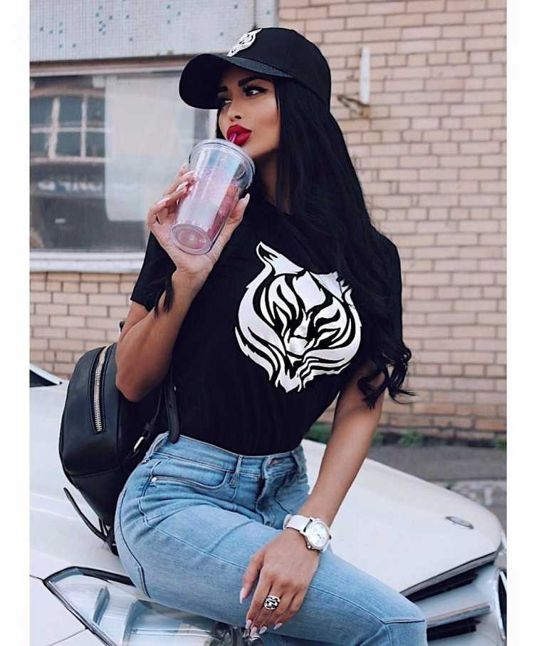 Нита Кузьмина в бейсболке