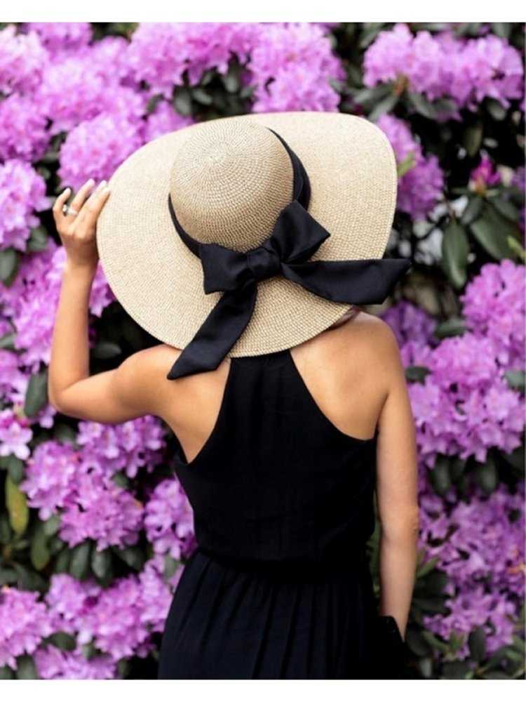 Девушка в Шапен спиной