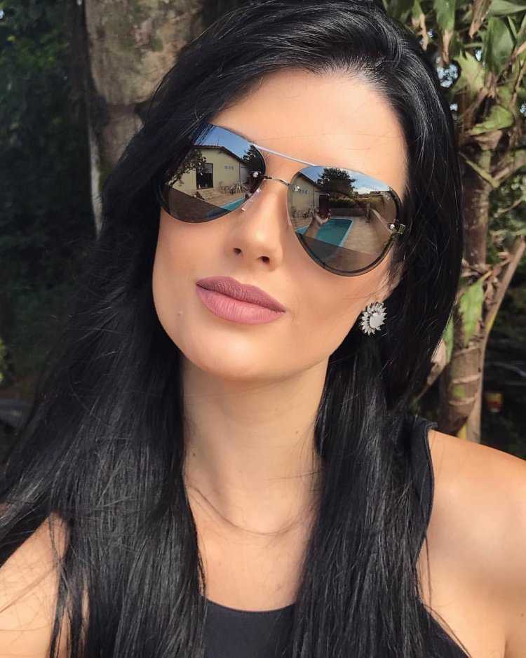 Девушка в очках фото реальное