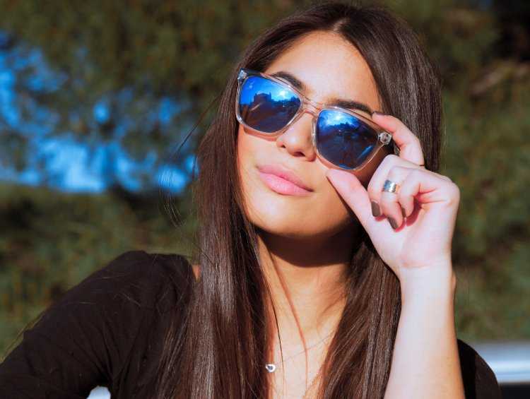 Девушки в солнечных очках брюнетки6