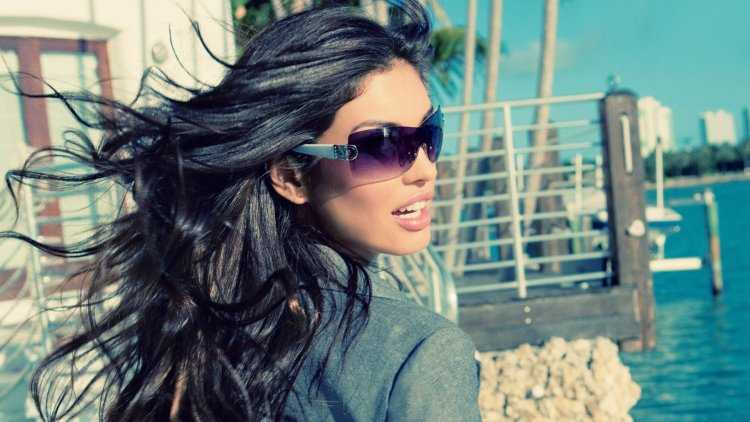 Девушки в солнечных очках брюнетки51