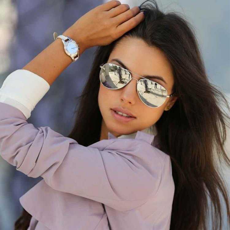 Девушка в очках